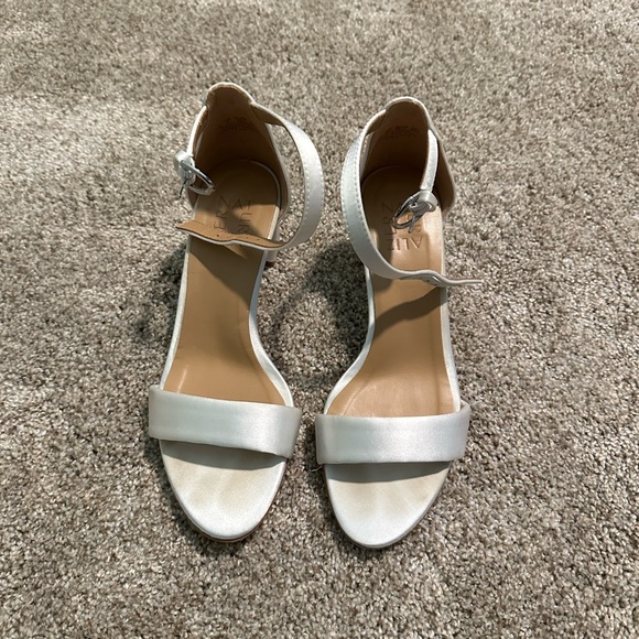 Naturalizer VERA DRESS SANDAL in Pearl White Satin Fabric - Picture 1 of 5